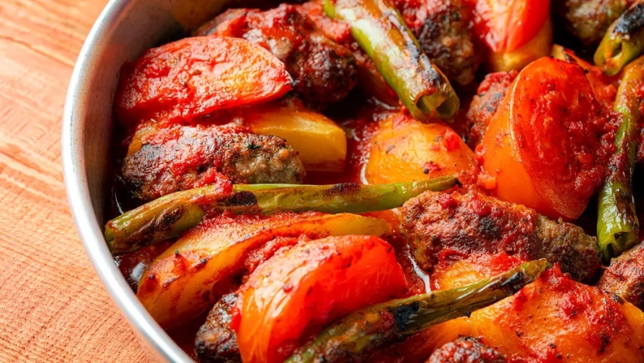 Ege Güzellerinden: İzmir Köfte Tarifi